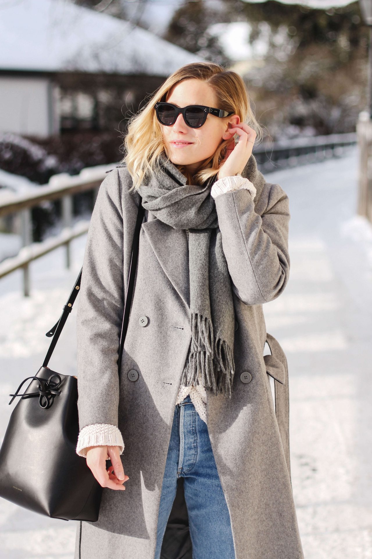 Casual Spring Outfit: Long grey coat and an all black look