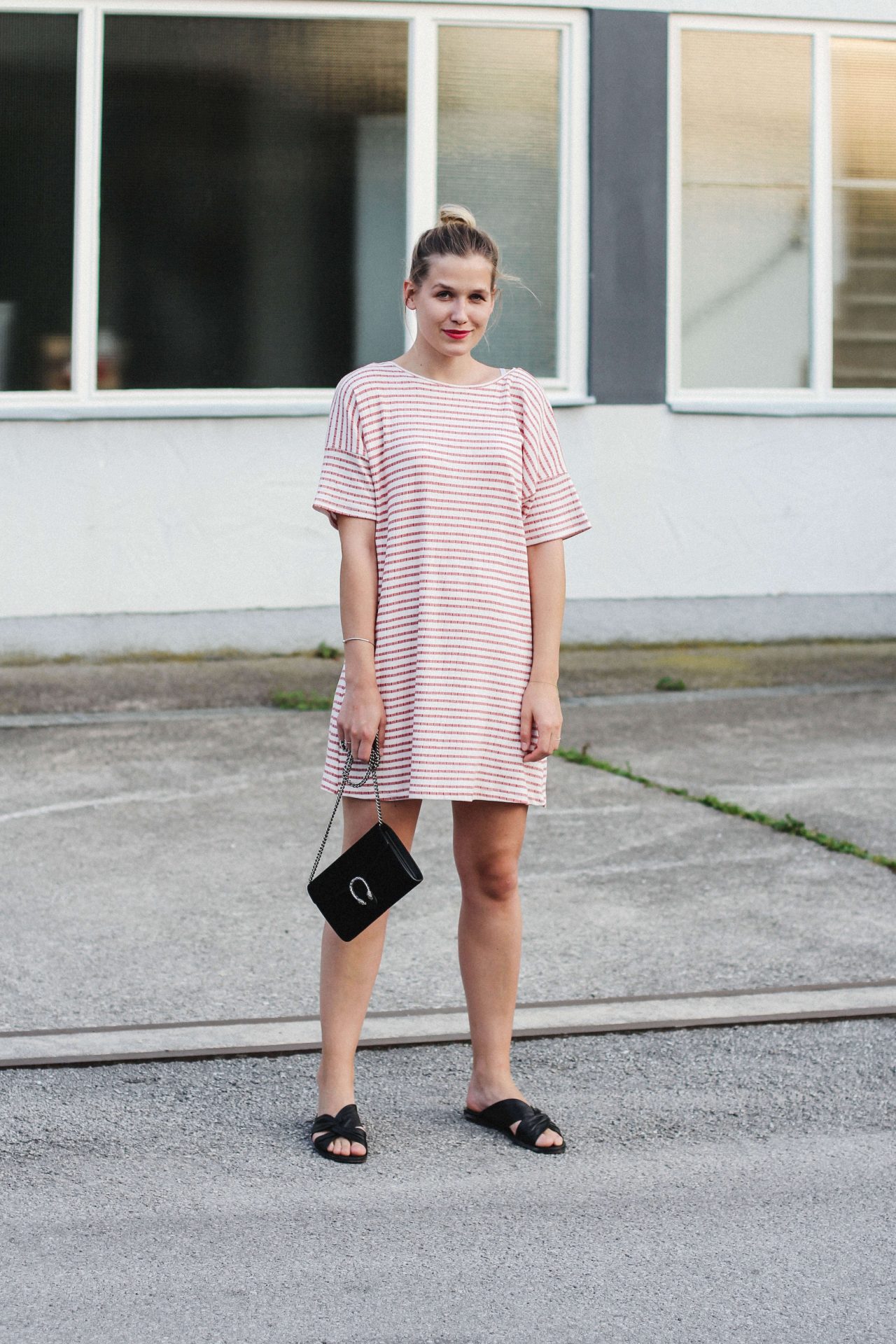 Red-striped-dress-Gucci-Dionysus-Wallet-on-chain-tifmys-2 – tifmys