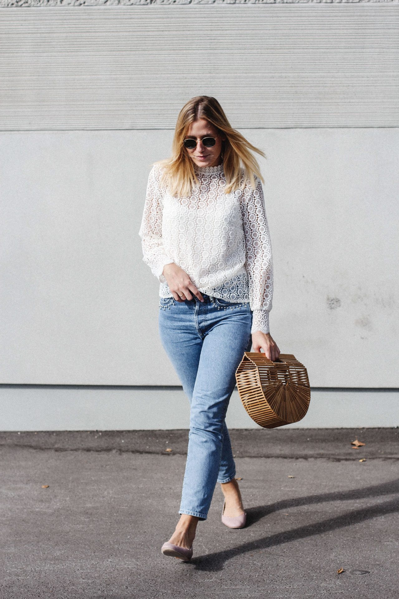 Back to basics: White shirt, blue jeans. | TIFMYS Fashion Blog